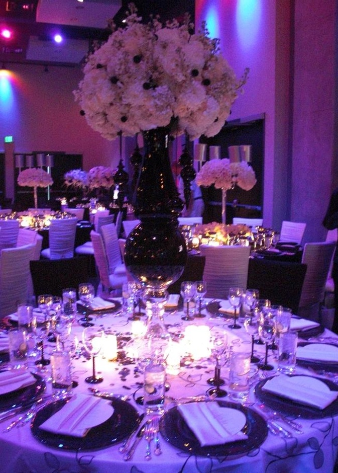 اضاءة زفاف بنفسجية