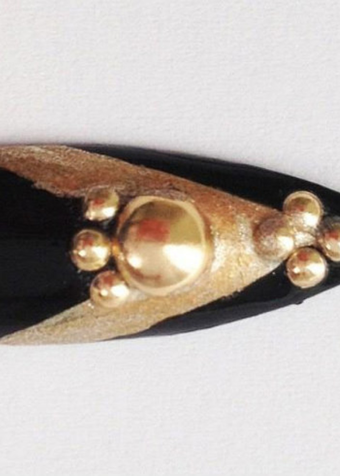 الأظفر الاكريليك الضائع من اللايدي غاغا