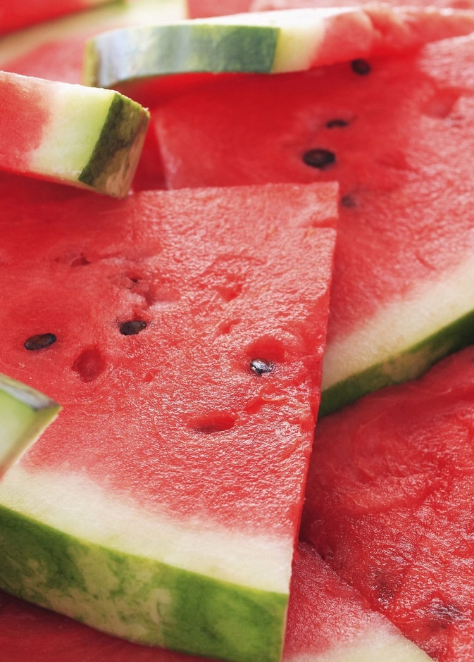 البطيخ... رفيق رشاقة العروس وحيويتها