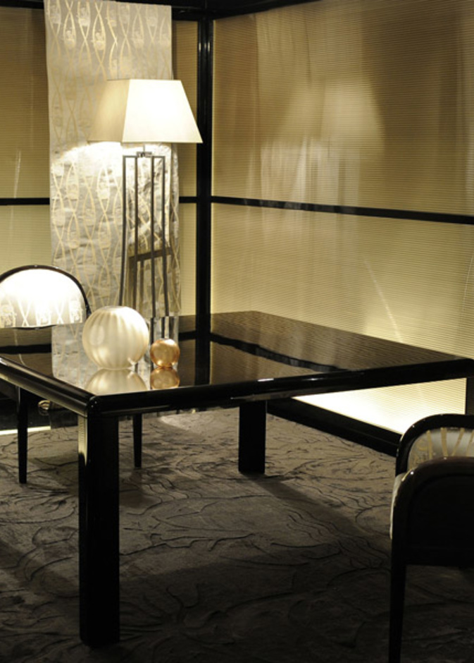 سحر الرمادي في ديكورات Armani وFendi