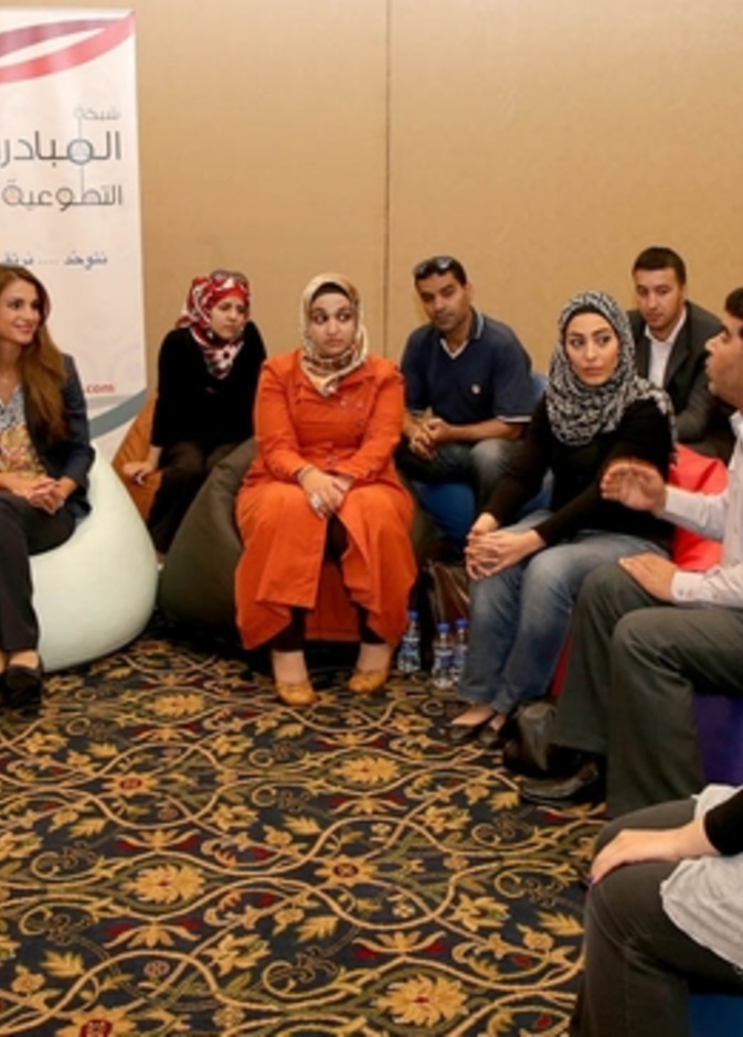 الملكة رانيا تؤكد أهمية تبادل الأفكار للتنسيق بين المبادرات التطوعية في الأردن