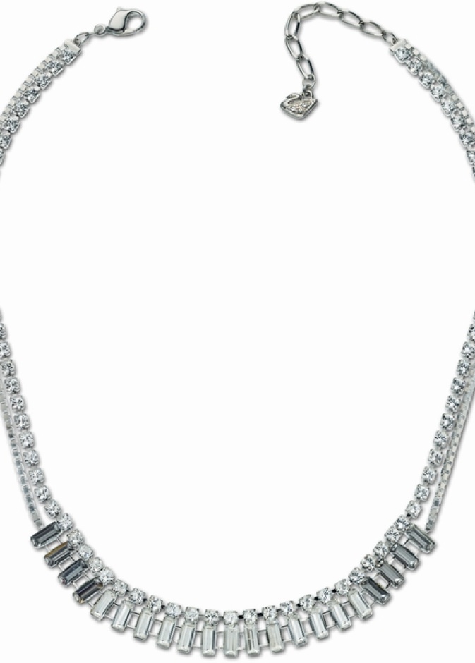 شاكيرا تزيّن جبينها بعقد من Talina