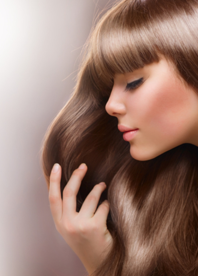 شعرك يفوحُ عطراً أخاذاً