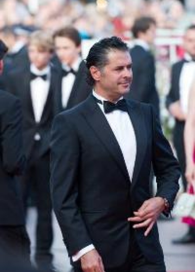 من ولد في مثل هذا اليوم من المشاهير وحظك مع الأبراج