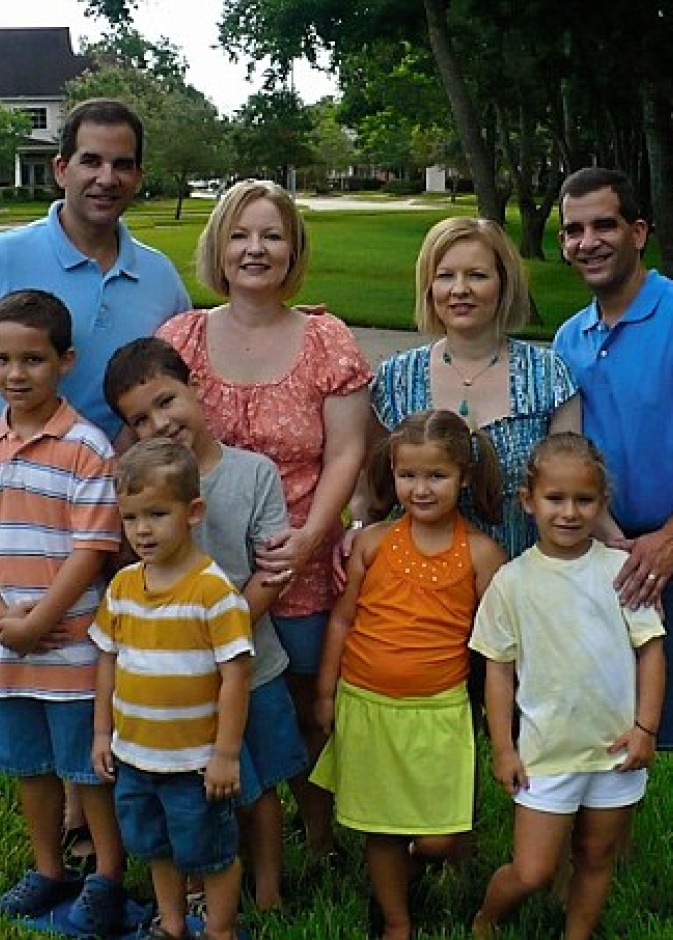 التوائم واطفالهم الخمسة