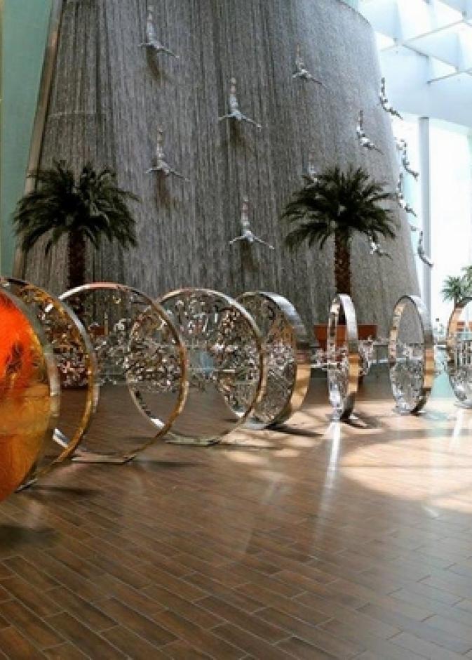 دبي مول يحيي شهر رمضان بعرض تحفٍ من الفن الإسلامي