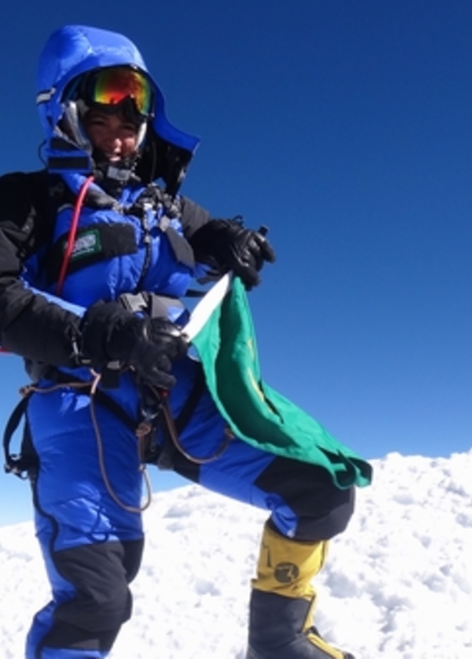 متسلقة قمة إيفرست السعودية رها محرق لـ هي : لا أبحث عن المخاطر