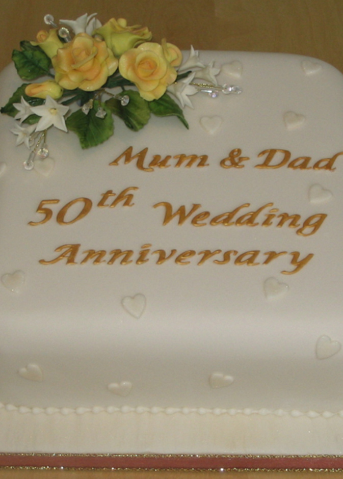 كعكة احتفالية اليوبيل الذهبي للزواج