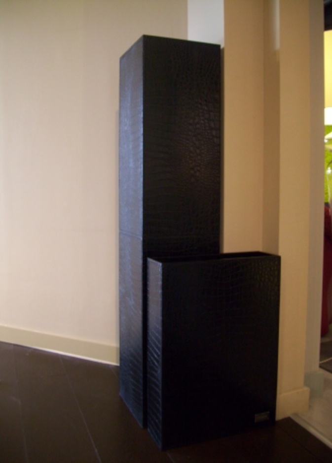 مزهرية أرضية من Fendi