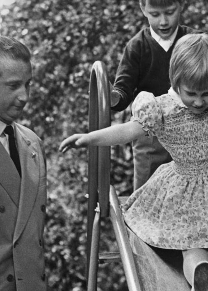 كان لديها ثلاثة أطفال مع الملك ألبرت: الأمير فيليب، ولد في 15 أبريل 1960، الأميرة أستريد، من مواليد 5 يونيو 1962، والأمير لوران، المولود في 19 أكتوبر 1963.
