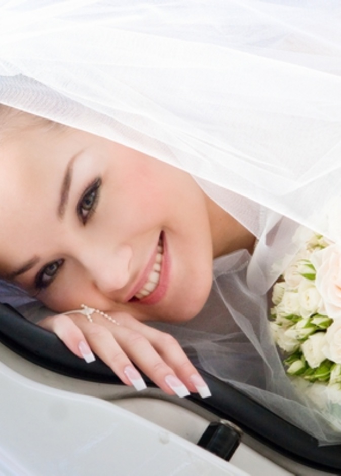 COVER PHOTO الباقة.... رفيقة العروس في حفل زفافها