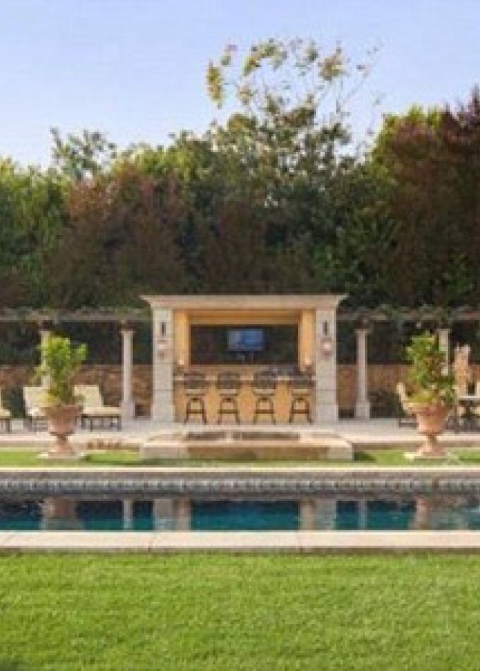 حمام سباحة تصميم اغريقي