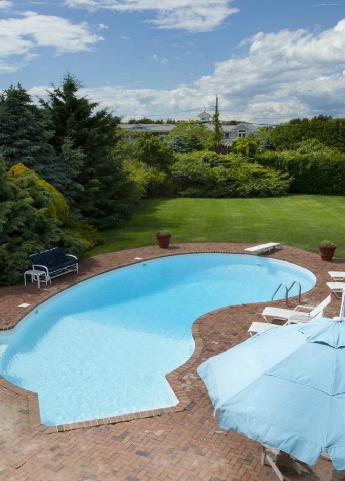 صورة اخرى من حمام السباحة