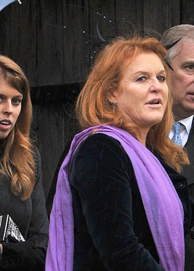 Sarah Ferguson and Prince Andrew وابنتهما بياتريس
