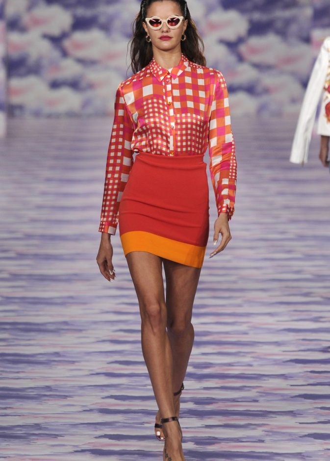 House of holand لامرأة شخصيتها قوية وعصرية