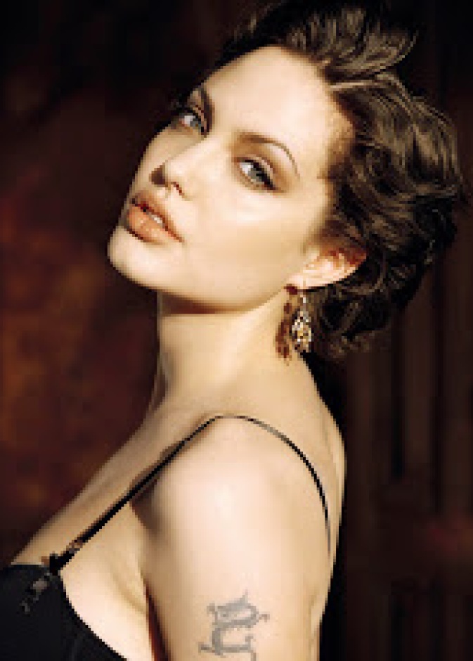 انجيلينا جولي تستأجر منزلا فاخرا في سيدني