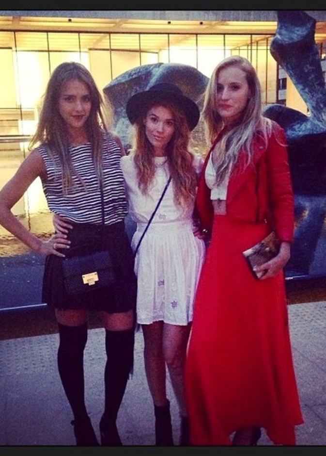 Jessica Alba Hits Up Fashion Week