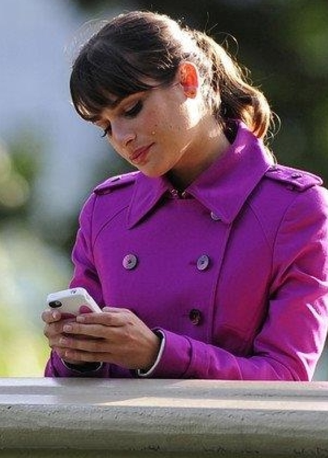 بمن تحاول Lea Michele الاتصال؟