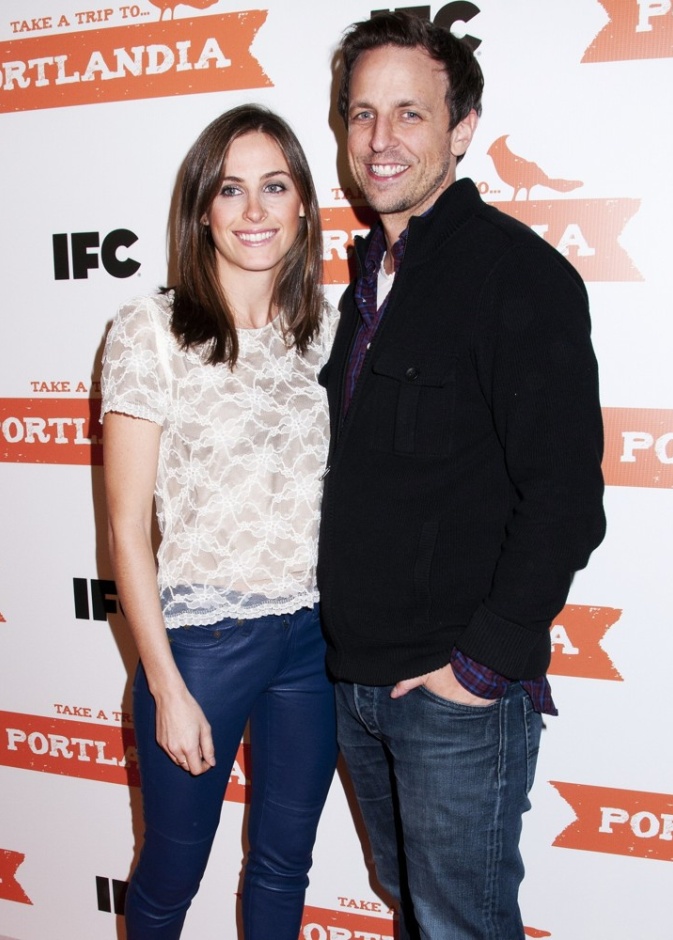 سيث مايرز يتزوج صديقته إليكسي آش