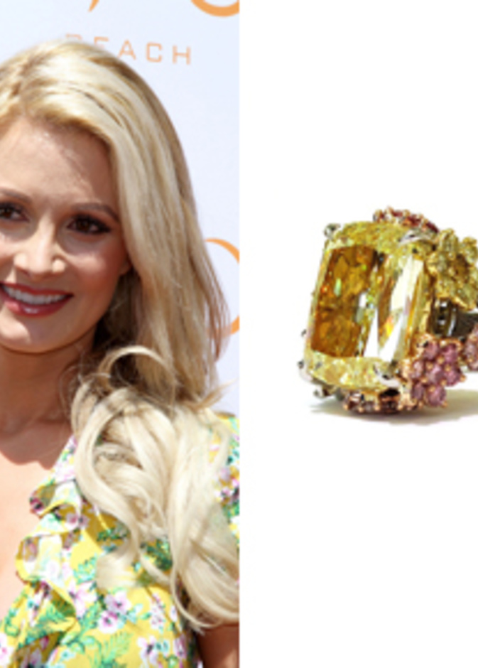 هولي ماديسون تتزوج في ديزني لاند!