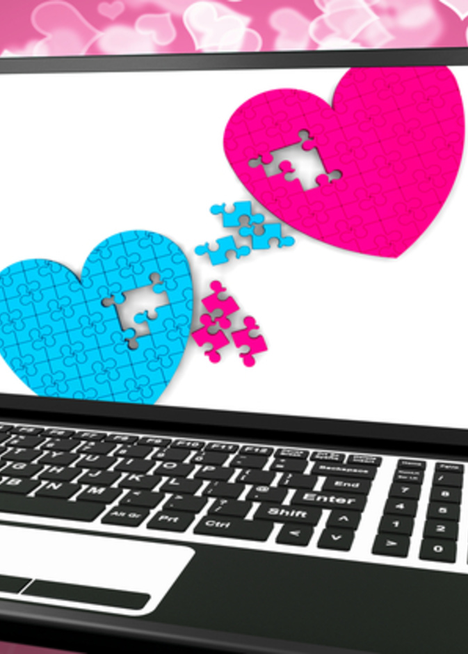 أم تتزوج من زميل إبنها لتراقبه فقط!