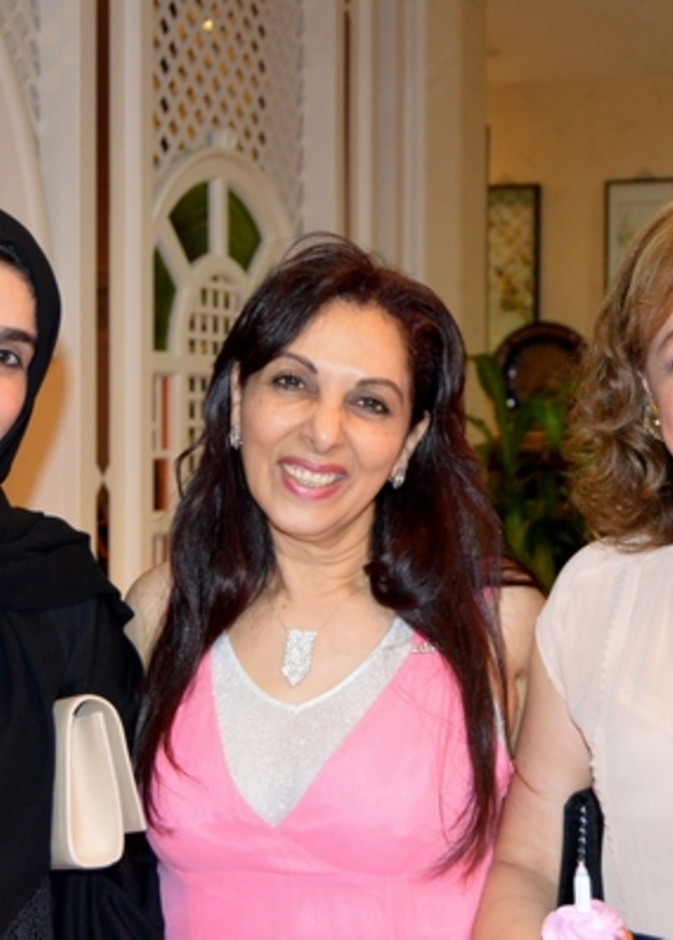 عقيلة سفير مصر لدى الإمارات تحتفي بحفيدتها الأولى 