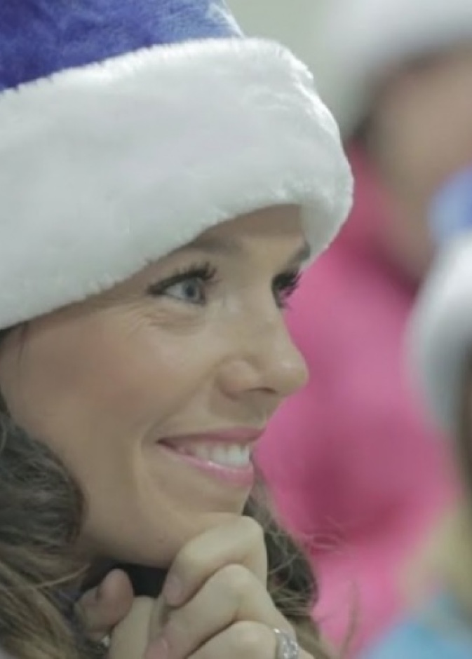 فريق الهدايا التابع للخطوط ينتظر على أحر من الجمر وصول الركاب إلى مطار هاميلتون