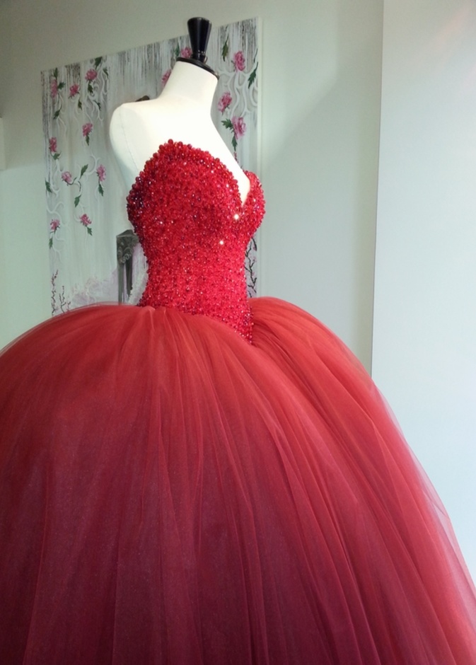 المصمم اللبناني محمد شور لـ"هي": "عروس يوم الحب مشعة بالأحمر"