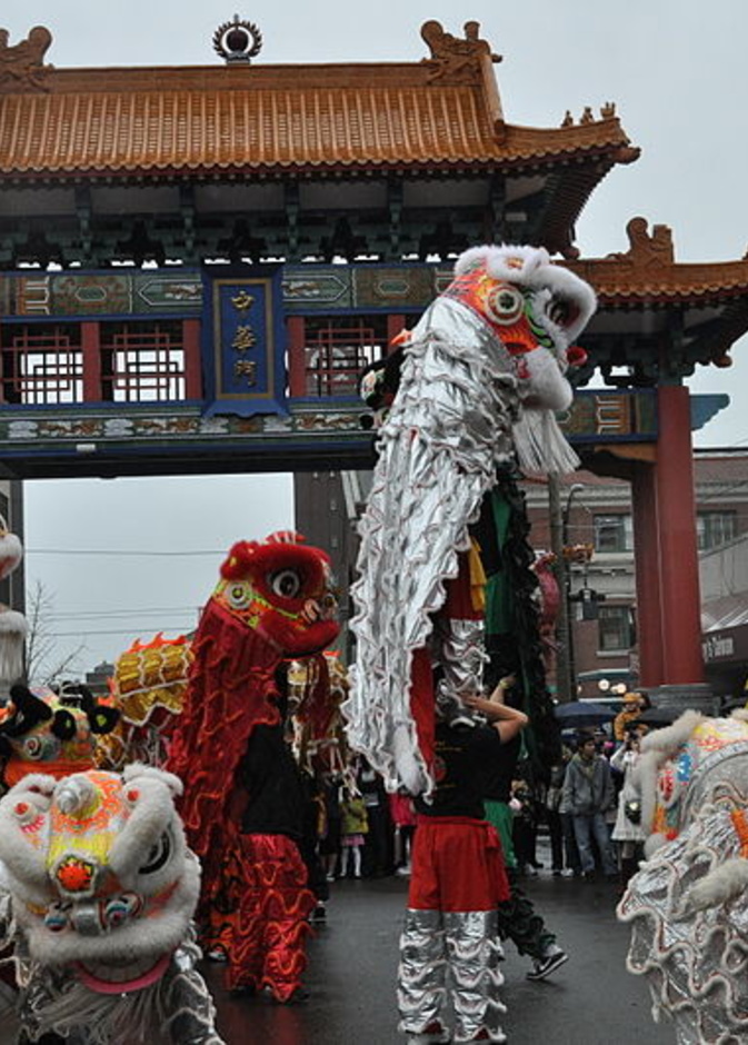 رقصة الاسود إحدى طقوس الاحتفال بالسنة الصينية الجديدة