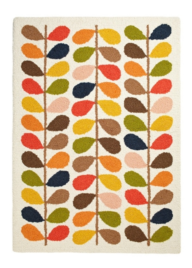 سجادة متعددة الألوان من OrlaKiely والتي تضيف لمسة مثالية لحمامك من الصوف الخام.