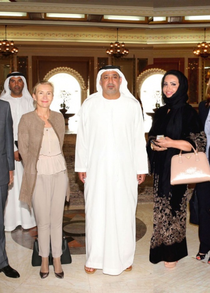 صورة جماعية للشيخ الدكتور سلطان مع الهئية العليا لمجلس الصداقة الإماراتي السويسري