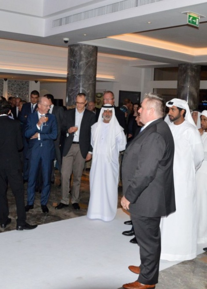 الشيخ نهيان والشيخ محمد والشيخ مبارك مع الحضور - 