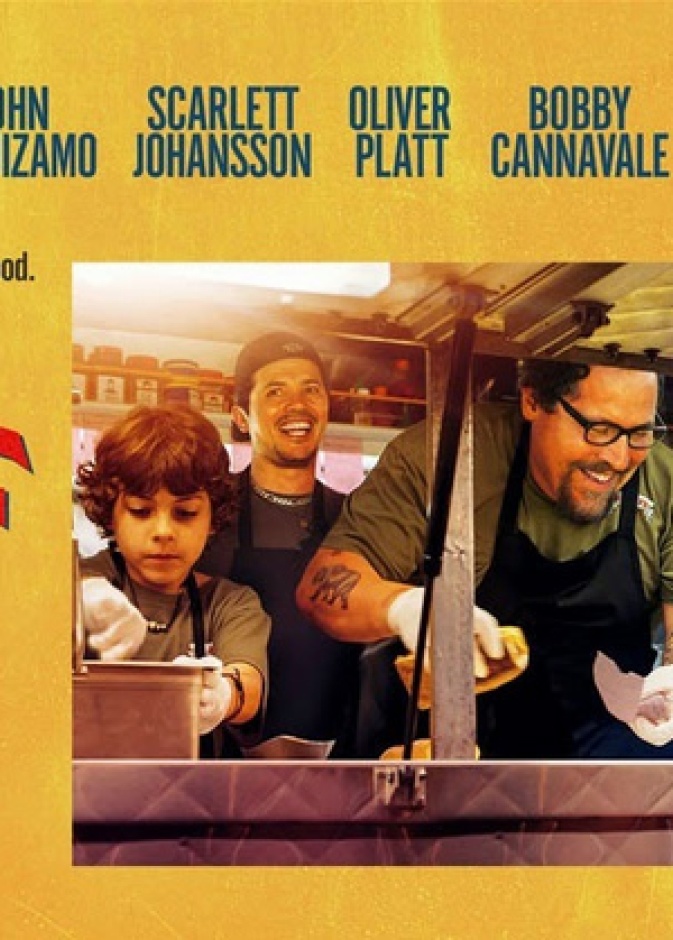 أبطال فيلم شيف وفي الإطار البوستر المعروض في صالات السينما.