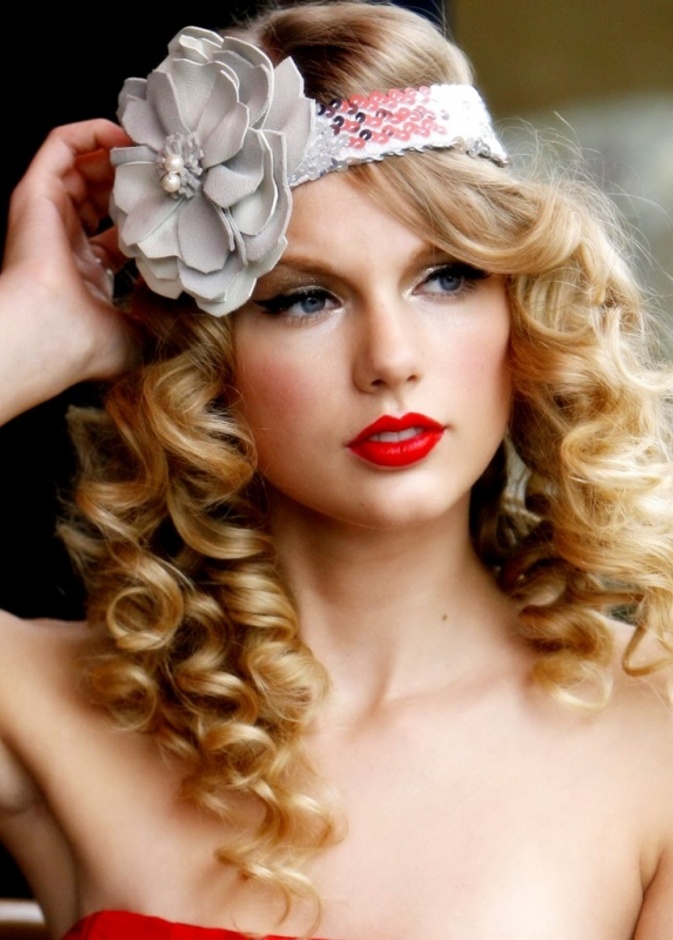 أجمل تسريحات Taylor Swift للعروس العصرية 