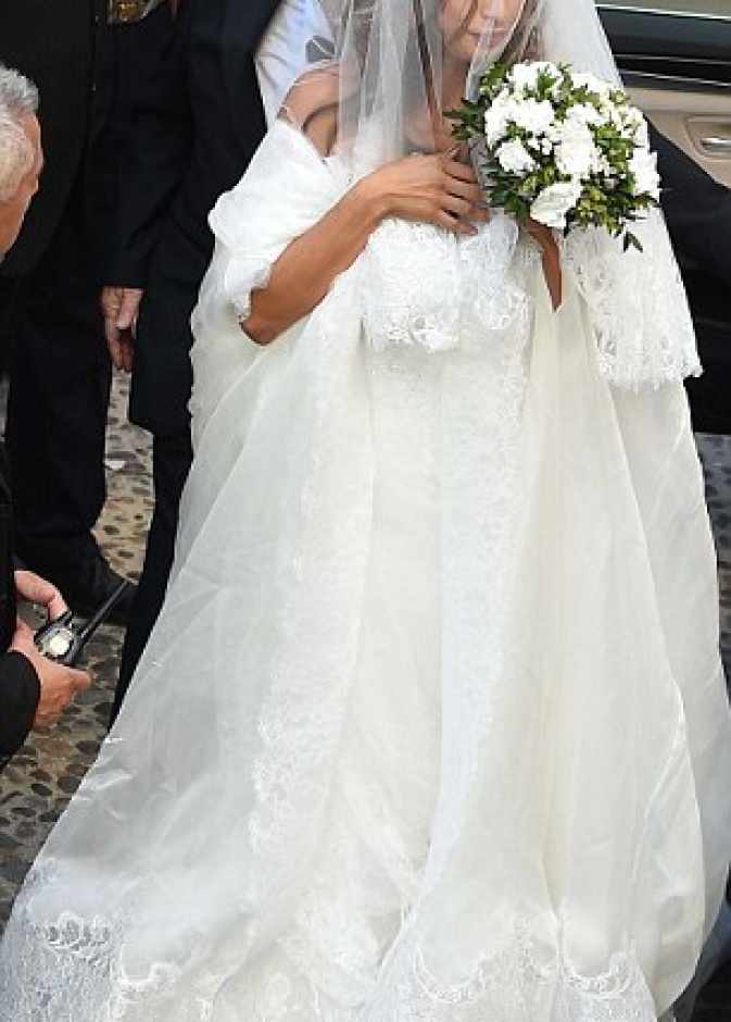 زواج العارضة الايطالية إليزابيتا كاناليس 