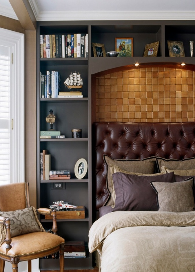 يمثل الجلد إحدى أجمل الخامات التي تعكس لون الشوكولاتة الرائعة في غرف النوم