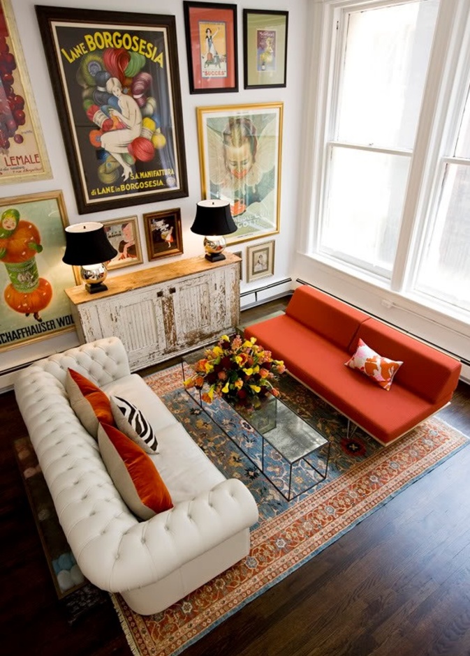 إبداع في التصميم الداخلي تمثل في دمج الفنون بأنواعها مع أسلوب الفينتاج في المنضدة و الصوفا العصرية