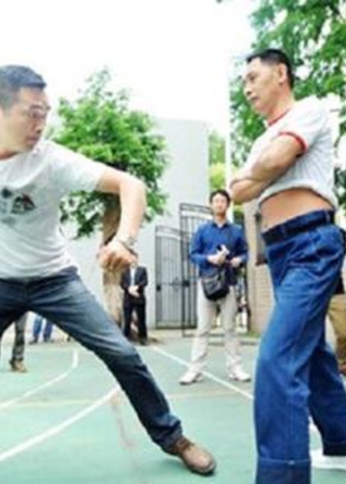 صيني يعرِض نفسه للضرب مقابل 100 دولار يومياً 