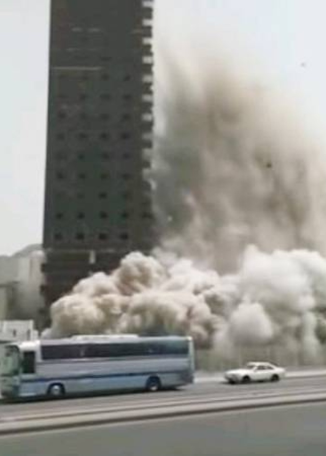 فيديو.. إزالة عمارة بمكة المكرمة تسبب ذعرا كبيرا