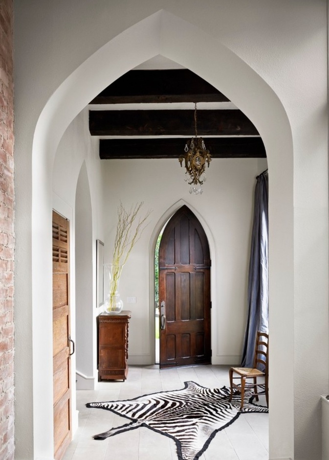 الأبيض يغمر جاذبية الأبواب