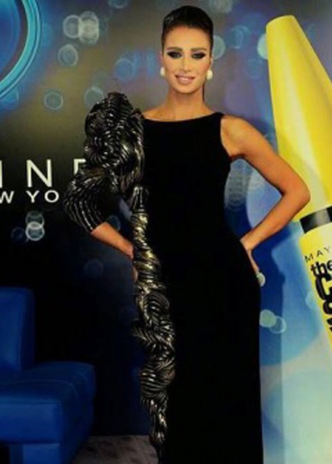 مايا دياب بإكسسوارات غير مناسبة