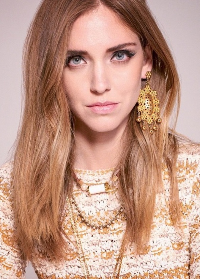 المدونة الإيطالية الشهير كيارا فيراني تتزين بأقراط من تصميم باولا ميندوزا