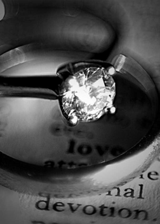 هكذا تلتقطين أجمل صور خاتم الزفاف!