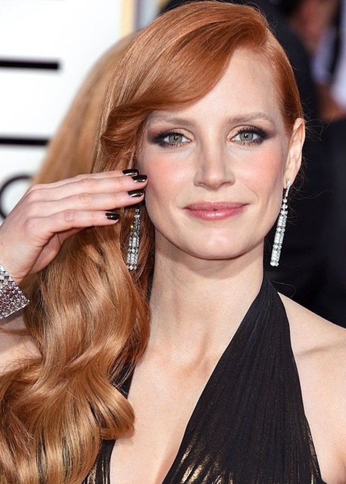  جيسيكا شاستين تتزين بجواهر بياجيه