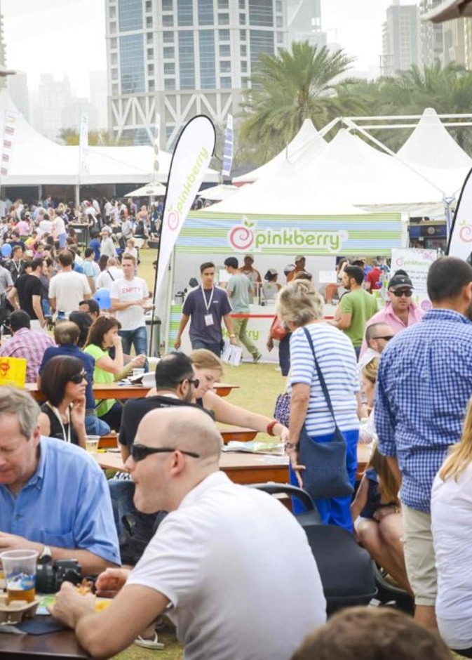 يستقطب المهرجان العديد من الذواقة والحضور