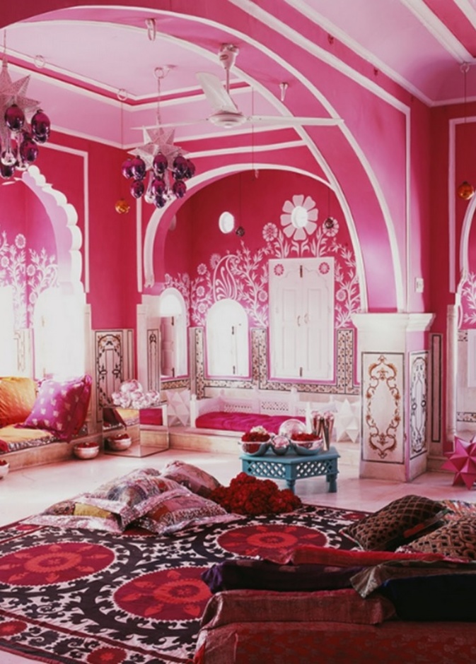 الألوان تنطق بالحياة في التصاميم الداخلية على الطراز المغربي