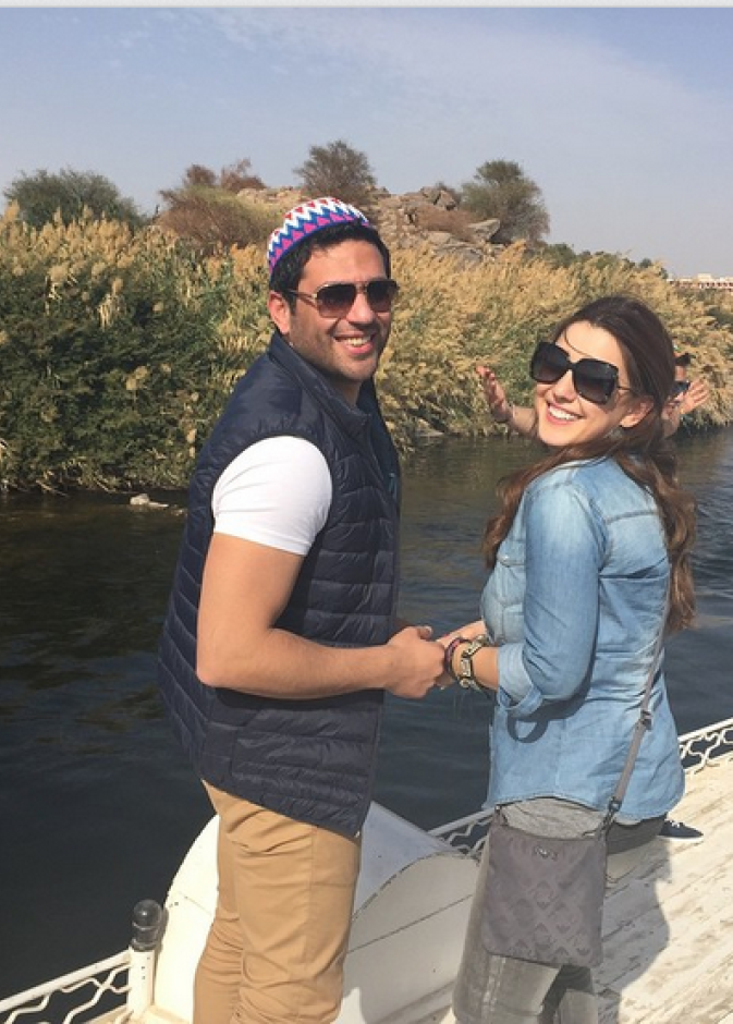 حسن الرداد وكندة علوش يأخذان استراحة على نهر النيل قبيل مشاركتهما ببرنامج الضيف ضيفك