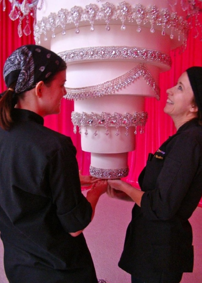 ثريات الزفاف الضخمة