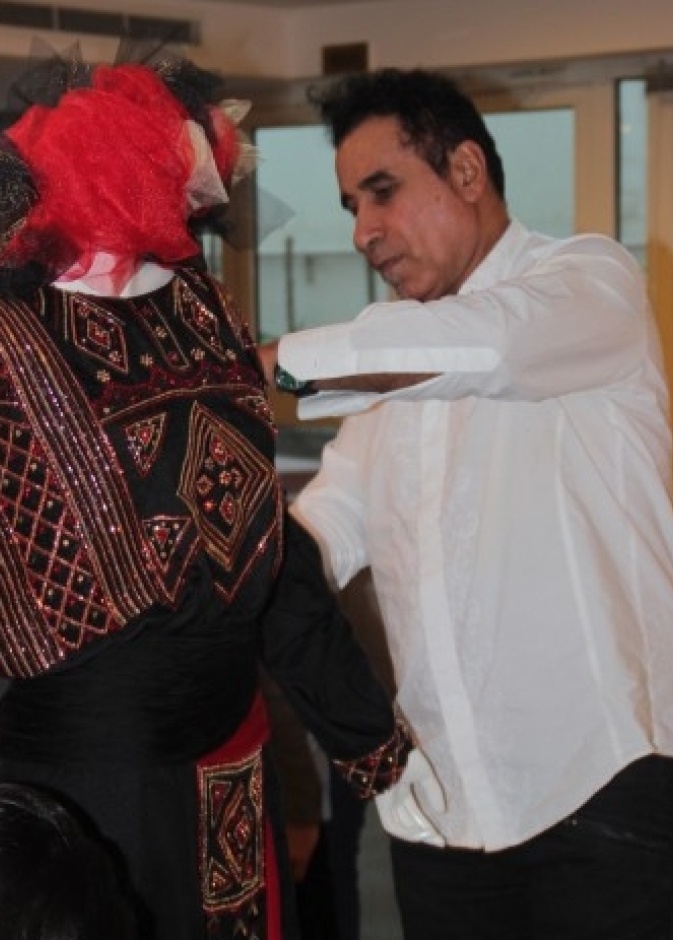 البشري يعرض فستان اهداه الى الاميرة ديانا مسبقا