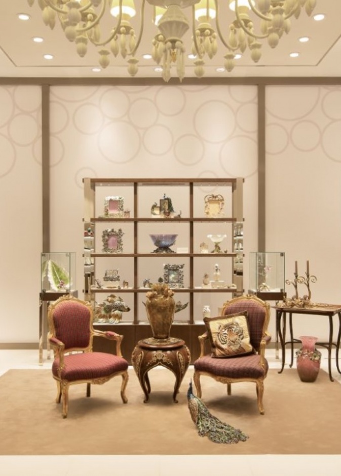 متجر "تاناغرا" يزدهي بحلة جديدة في "مول الإمارات"